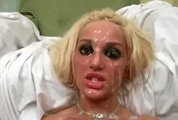 Cum-covered Bimbo Jayna (Amy Anderssen) kisses slut
