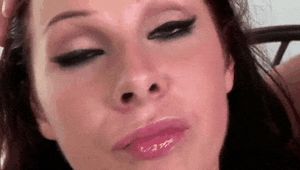 Semen en jugosas tetas