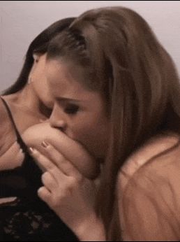 Saboreando jugosas tetas