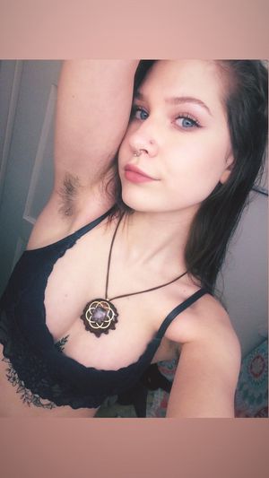hairy armpits