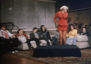 Milly is erg opgewonden en kleed haar helemaal uit - iedereen mag haar mooi poesje en kont zien ♡♡♡