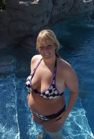Big tits Blonde in the pool