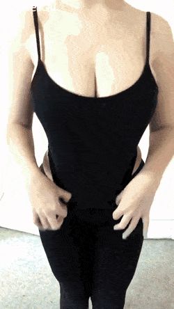 Jiggling out her tig bitties