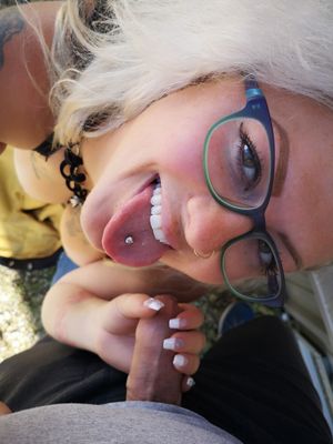 Blow job behind in the park