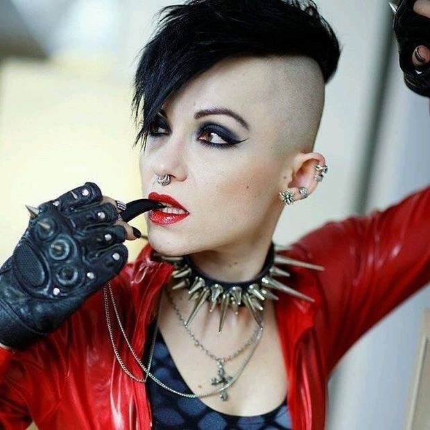 Sexy mohawked Goth babe!