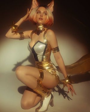 cosplay babe