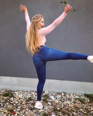 Tammi Tilgner in jeans