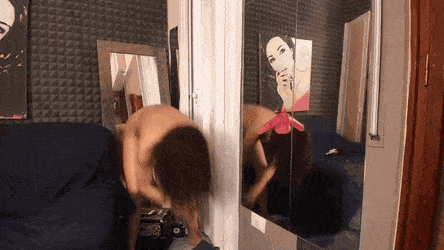 TweekingBabyCam spreads vertical split sliding it in to her fit oily body
