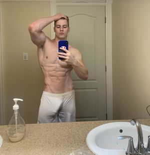 Bello! Y con tremendo paquete!