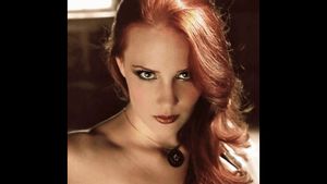 Simone Simons - Rockin' Boots Hot Squat