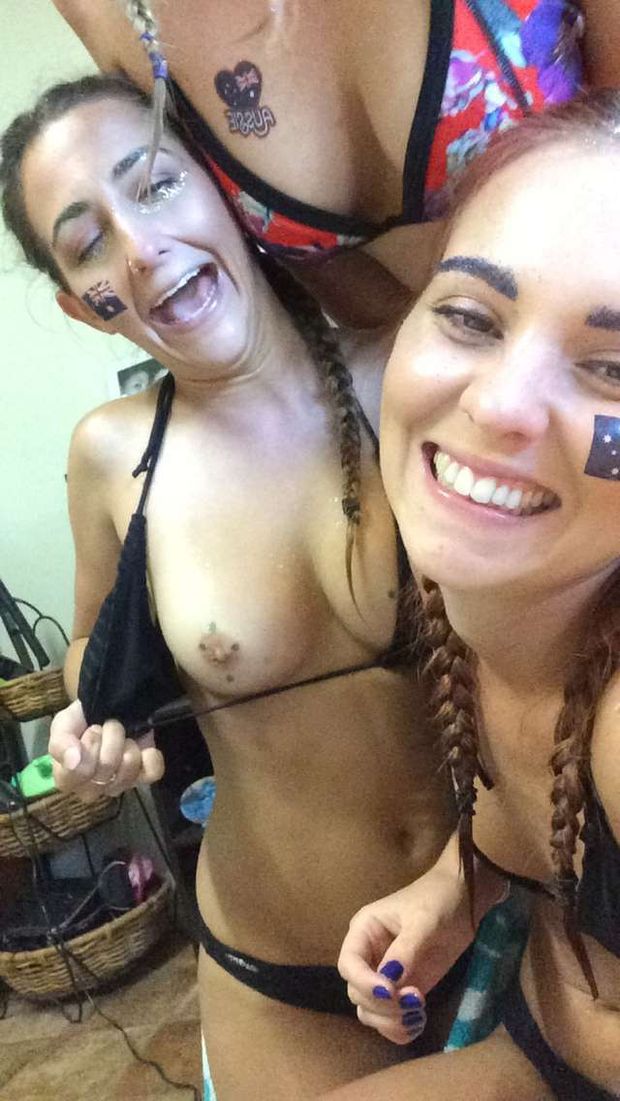 Ausie Babes Selfie