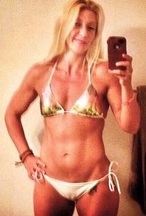 Fit Blonde MILF Selfie (Mmmm...Nice Cameltoe)