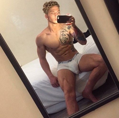 i'd love to lick that bulge