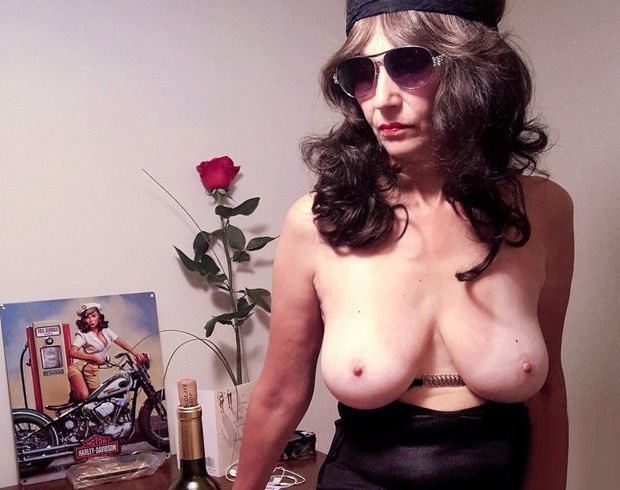 Sexy Cougar with horny tits