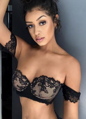 Slim beautiful babe!! I’m in love