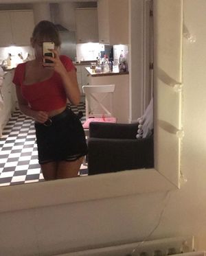 Loose Laura dresses sexy again