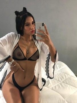 Morena delicia de lingerie