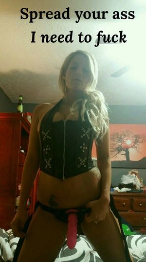 spread your ass, she needs to ass fuck you...