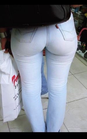 round ass in jeans