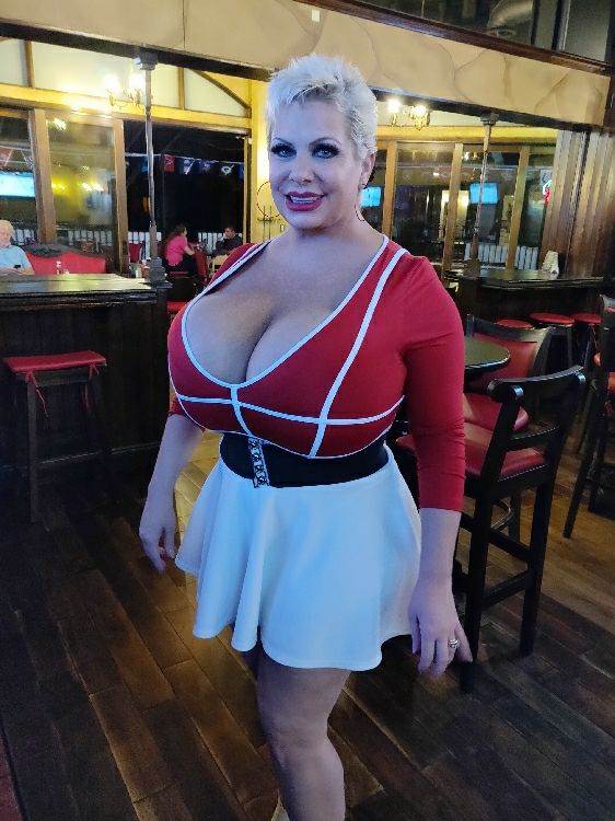 Huge tit pornstar Claudia Marie available in Las Vegas to service hard cock