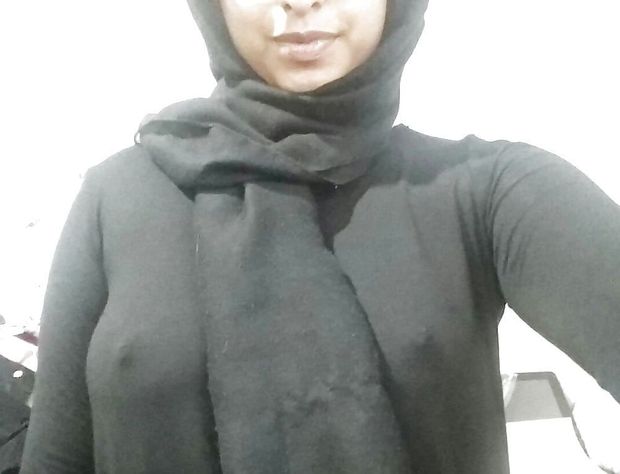 nice hijabi nipples ;) :P