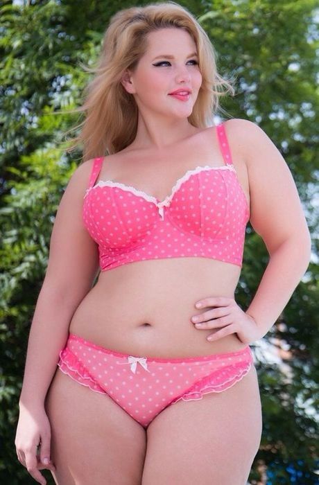 Blond BBW Sexy In Pink
