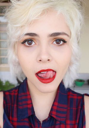 red lips tongue