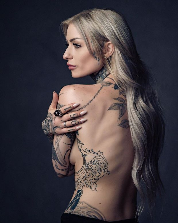 Blonde alt goddess