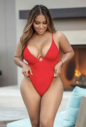 Amazing ebony gorgeous woman