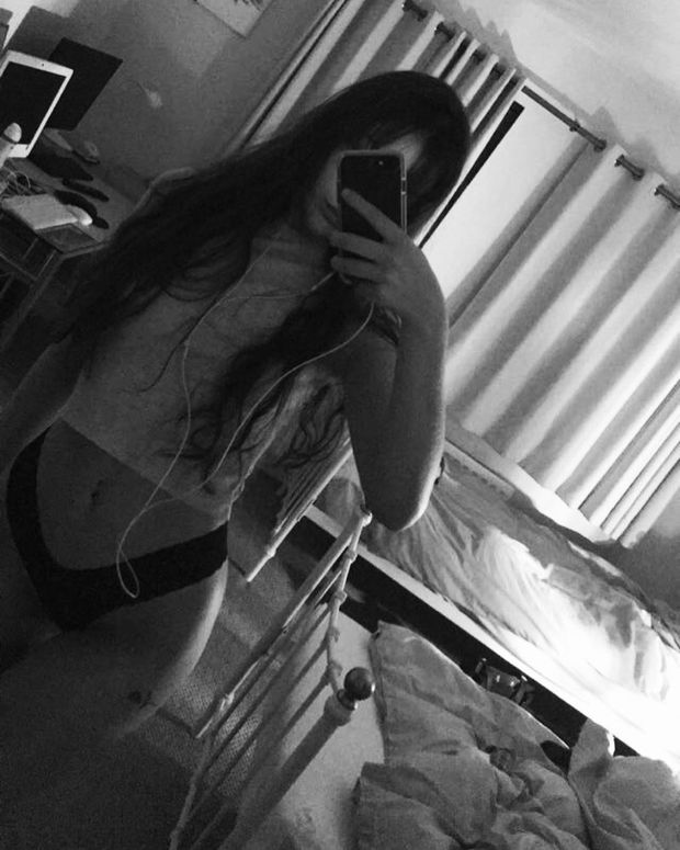 Sexy teen slut selfie tease