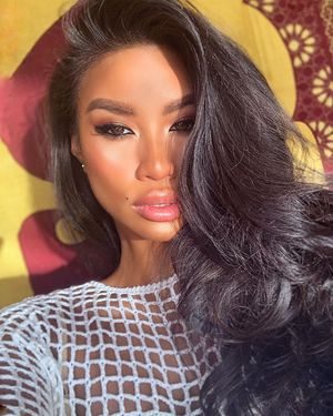 Pull my hair when you cum on my face