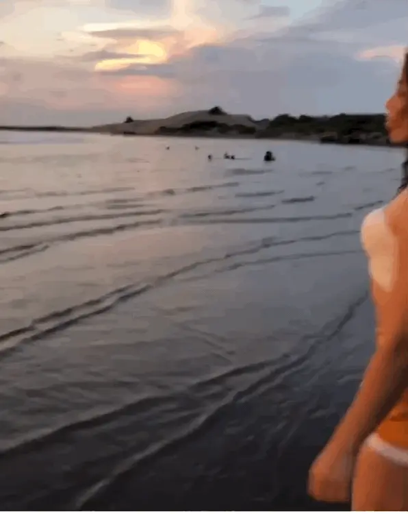 I’ll pay money to see that ass shake more