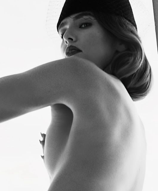 Zoey Deutch topless hand bra
