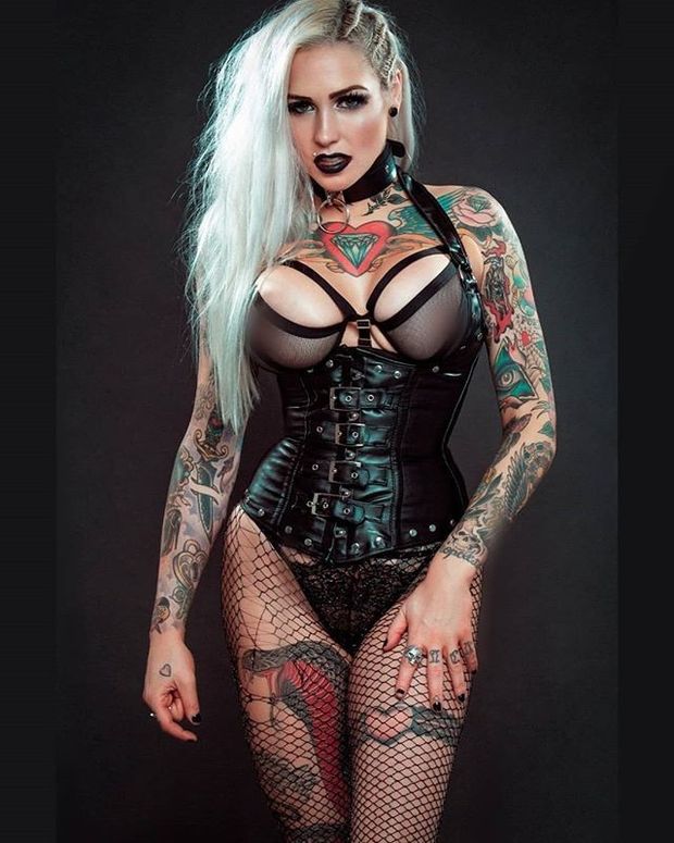 Tatoo rock babe!