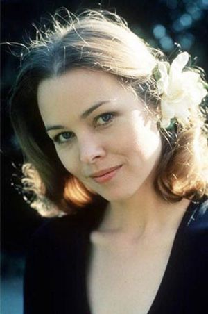 Michelle Phillips (former backing singer of the Mamas & Papas)