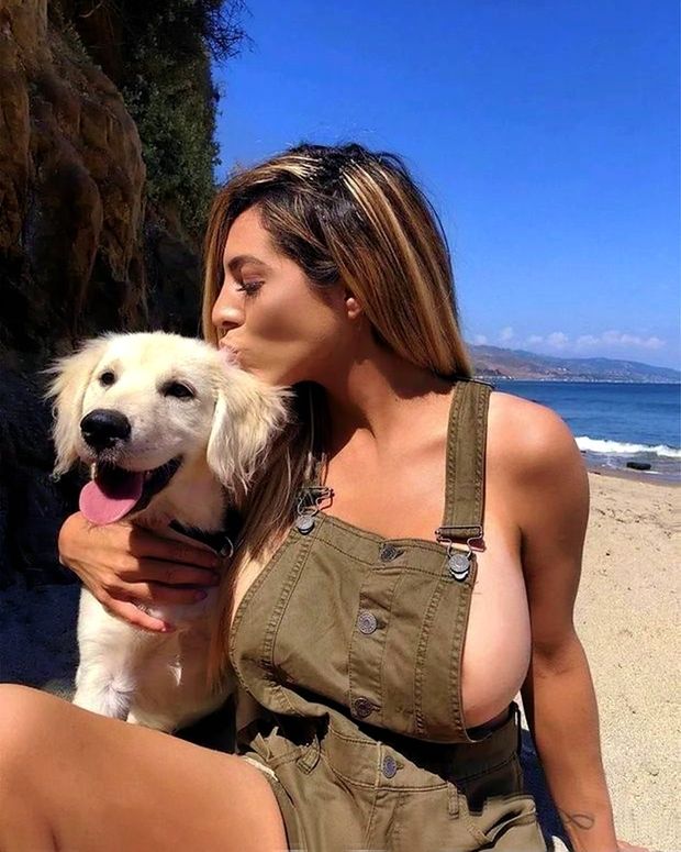 Lucky fucking dog!  Look what he gets!