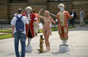 being a human statue is very hard