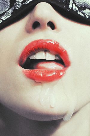 Red lips ans cum. A great combination.