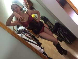 Cute aliexpress chick made a really nice review photo