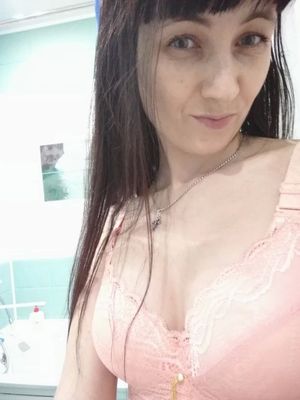 Cute aliexpress chick made a really nice review photo