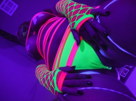 Glowing cameltoe