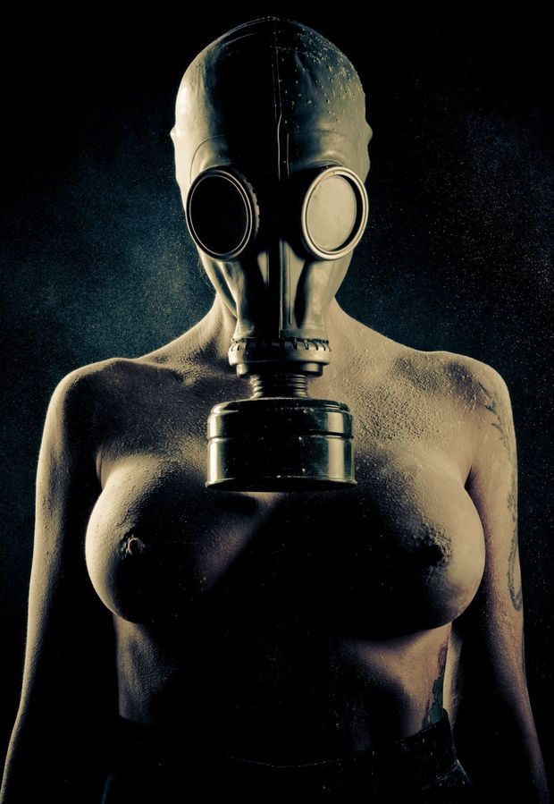 Raider babe in gas mask