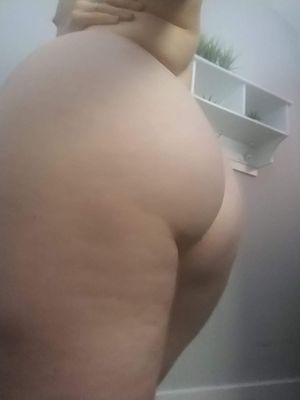 Hotwife Ash the Pawg snowbunny