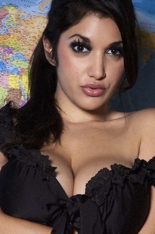 Leah Jaye Hot