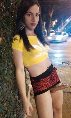 Transexuelle de 24 ans très salope et exhibitionniste sur Lyon et sa région pour sexe sans retenue