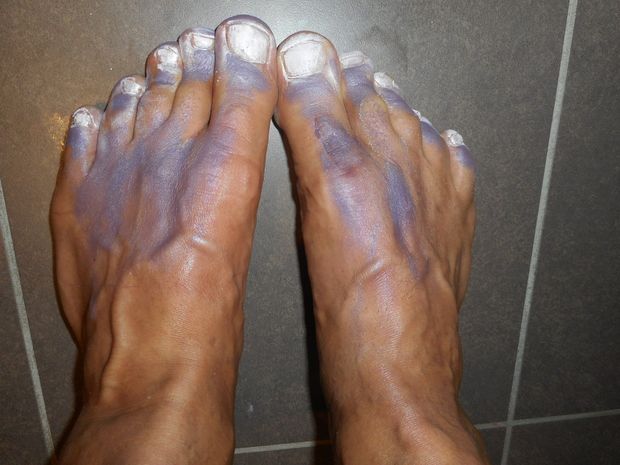 dirty toesn soles feet