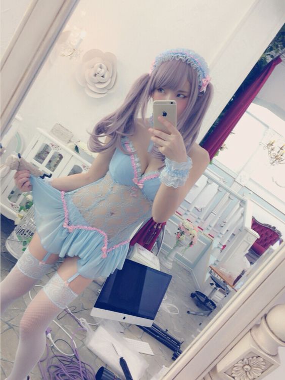 Enako in lingerie