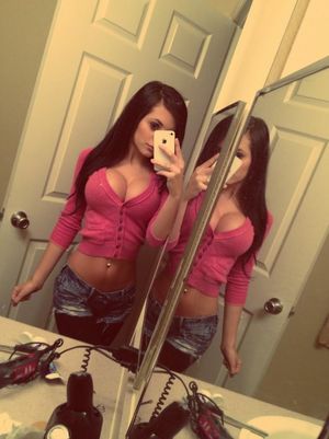 Amateur Bimbo Selfie