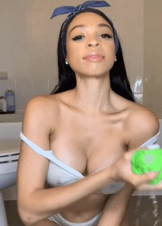 Extremely sexy tits