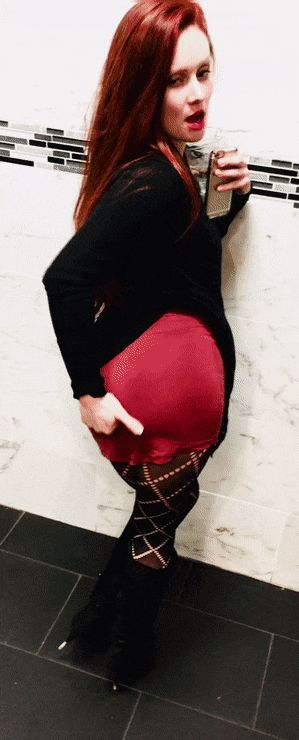 Look at the ass on her, fuck that is hot